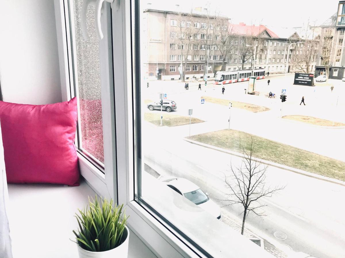 Cozy Central Apartment Tallinn Bagian luar foto